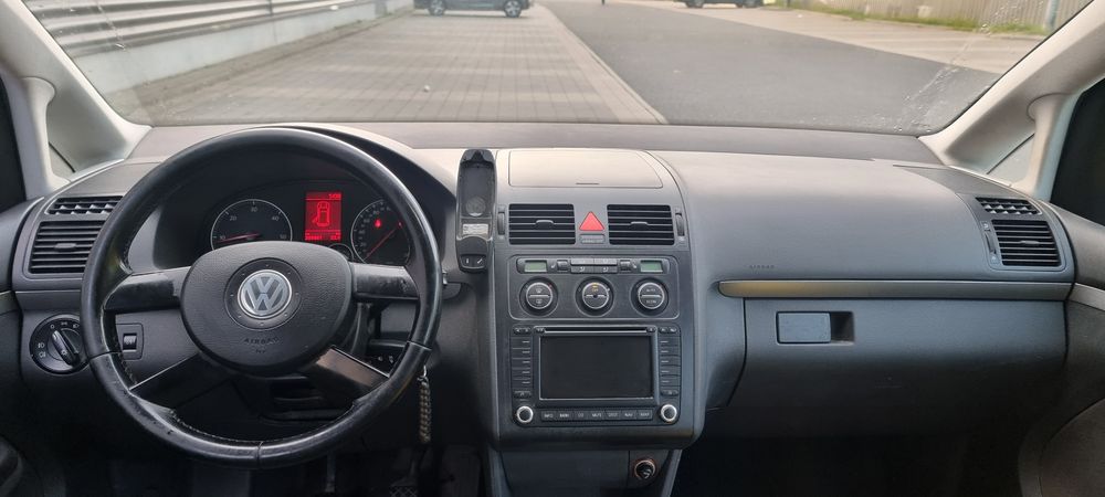 Vw TOURAN  2005 rok 2.0 diesel 140 koni / duże radio / klimatronik / elektryczne szyby /podgrzewane fotele / hak / alufelgi