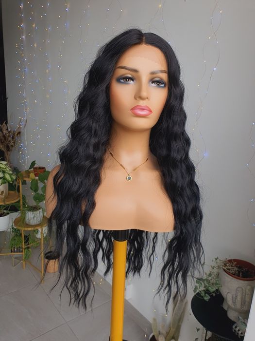 Czarna długa peruka fale loki 70 cm lace front Kaja naturlana fryzura