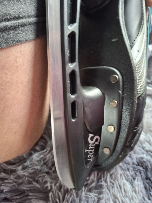 Łyzwy meskie  roz.43  prawie nowe