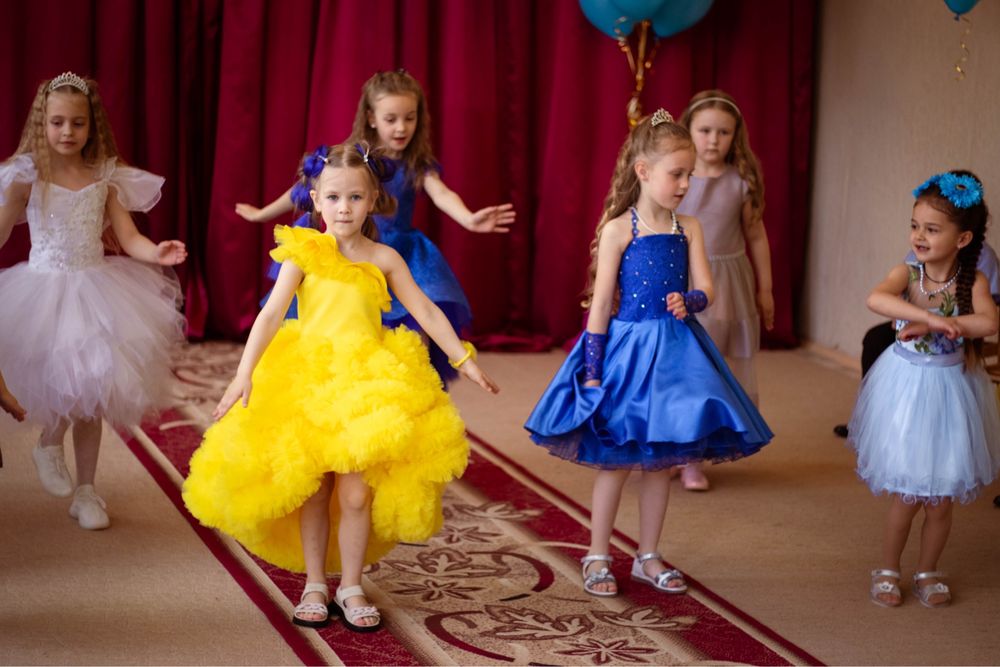 Детское, Платье на выпусконой