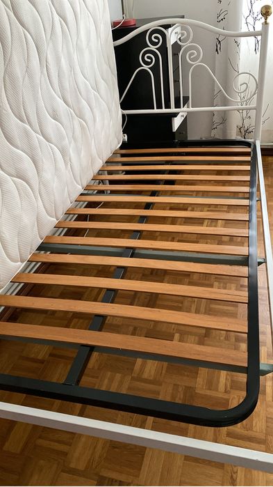Estrutura de cama de solteiro de ferro com estrado