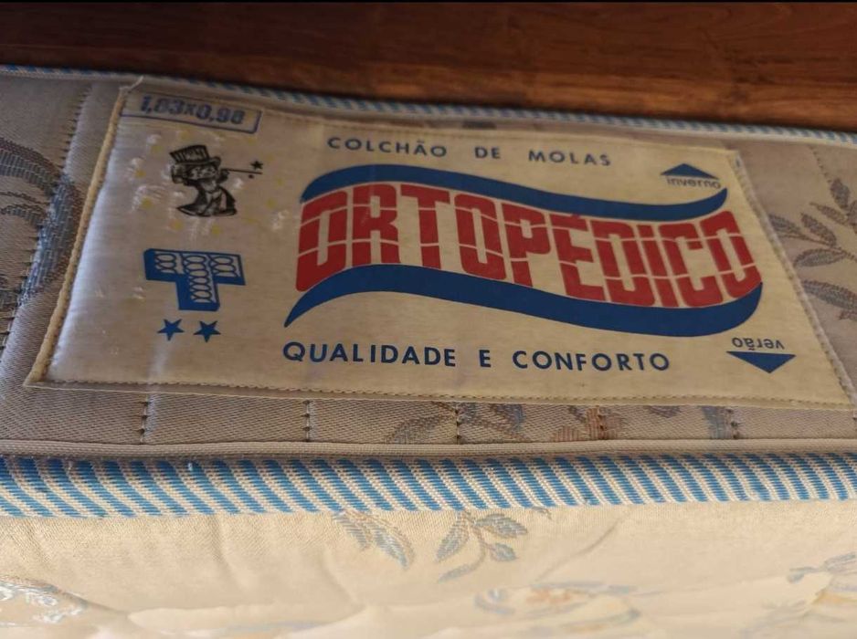 Cama individual com colchão