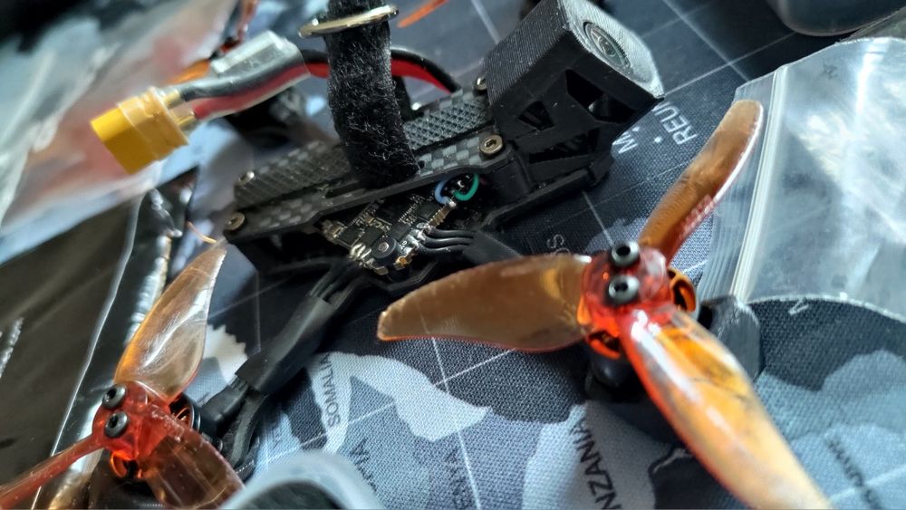 Dron Kayoumini 2.5 " HDZero plus dodatki
