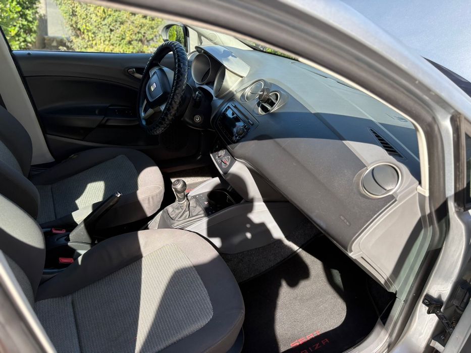 Seat ibiza de 2009 um 1.2  a gasolina  de 3 cilindros motor corrente so por chamada
