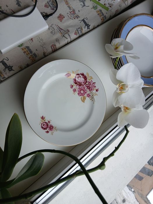 Порцеляновиі тарілки GDR із позолотою. 12 штук глибоких і мілких