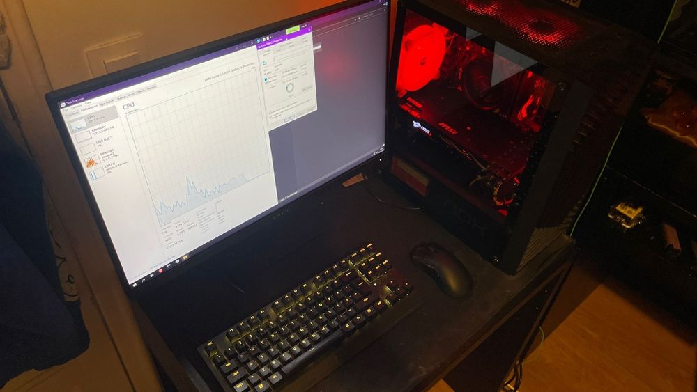 PC Gaming Ryzen 5 | 16GB RAM | GTX 1070 Ti vendo ou troco
Conta com:
· AMD Ryzen 5 1400 (4 núcleos / 8 threads)
·
