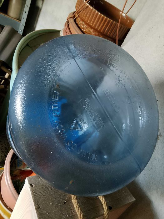 Pusta butla Woda Eden 18,9l na wino piwo zaprawy z rączką