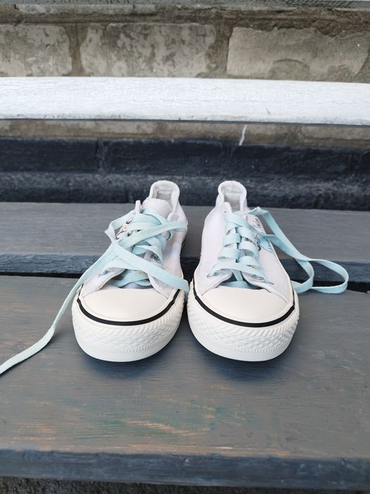 Продам кеди для дівчаток