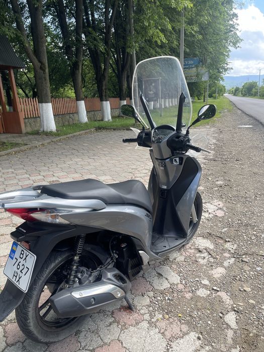 Honda sh 150.