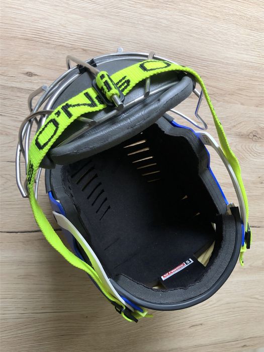 Kask O’Neills Koolite IS 355 r S 6109 54cm hokej hurling camogie