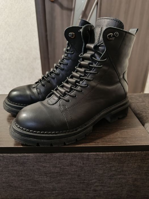 Продам ботинки 38