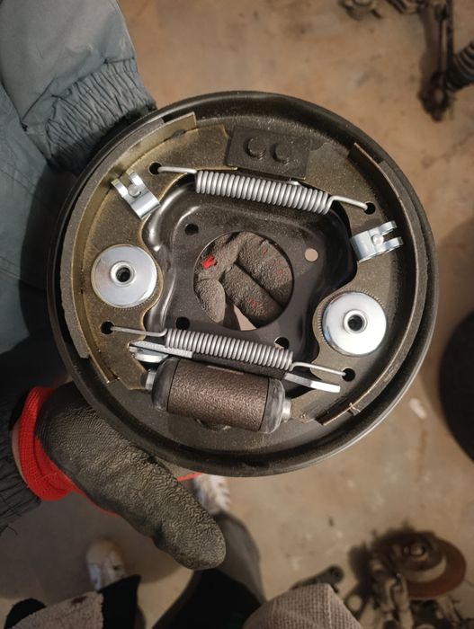 Kompletna tarcza kotwiczna ze szczękami i cylinderkiem – Fiat