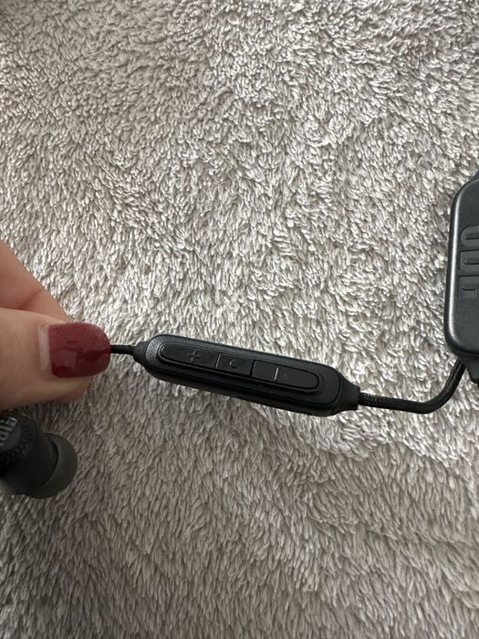 Fones JBL 100BT – Novos, nunca usados