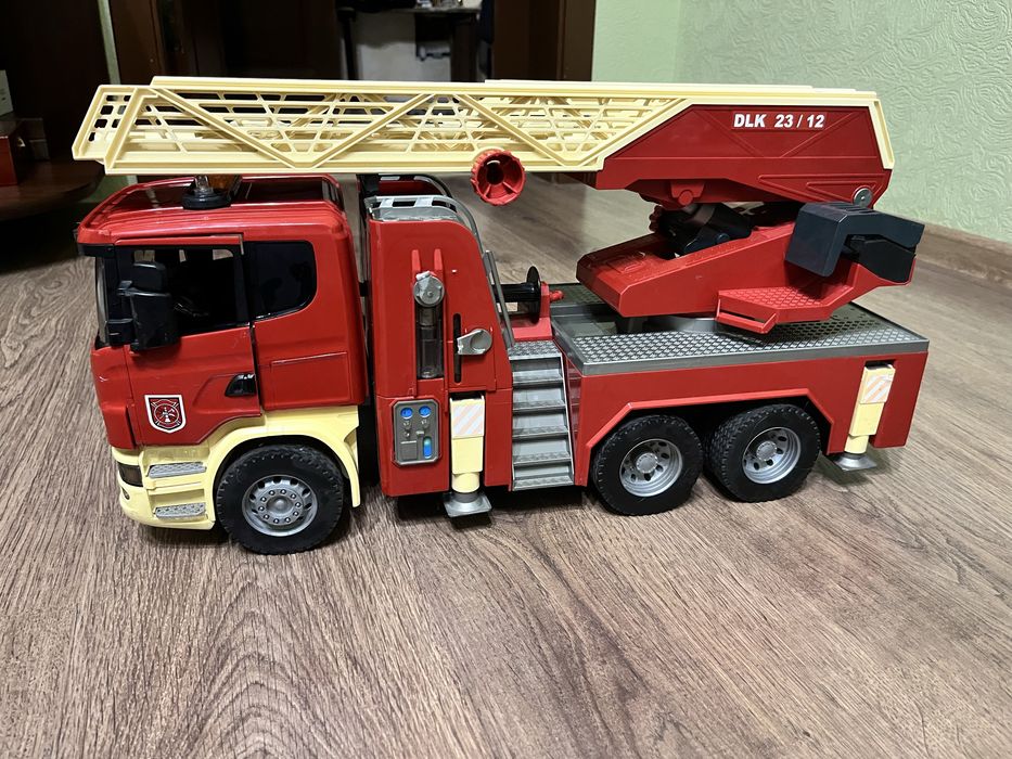 Bruder автомобіль SCANIA DLK 23/12