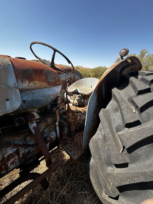 Trator Clássico Fordson Dexta + Grade de Discos (Para Restauro / Peças)