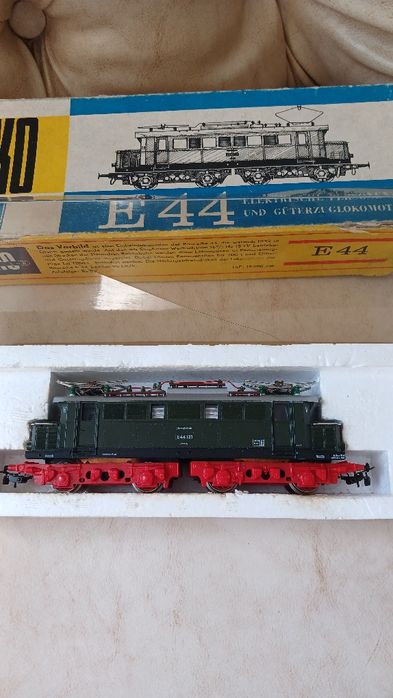 Тепловоз локаматив поезд PICO  Пико железная дорога модели домов и вок