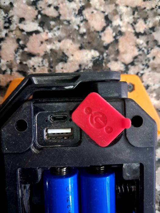 Dois focos portateis