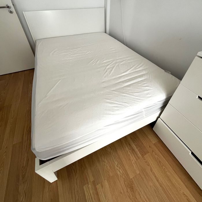 Cama Casal IKEA em branco, Nordli 160x200 cm com estrados