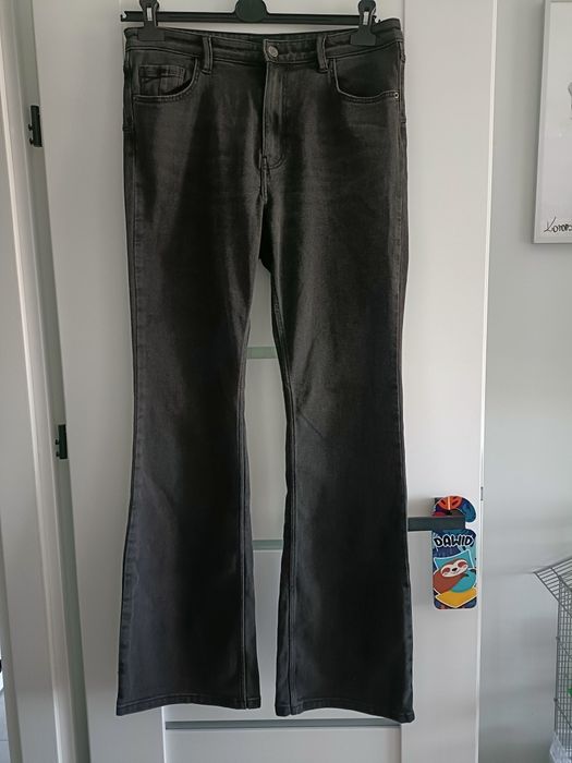 Czarne jeansy r.40 Sinsay delikatnie rozciągliwe flare dzwony