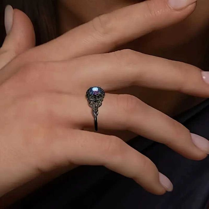 Готическое кольцо с черным камнем