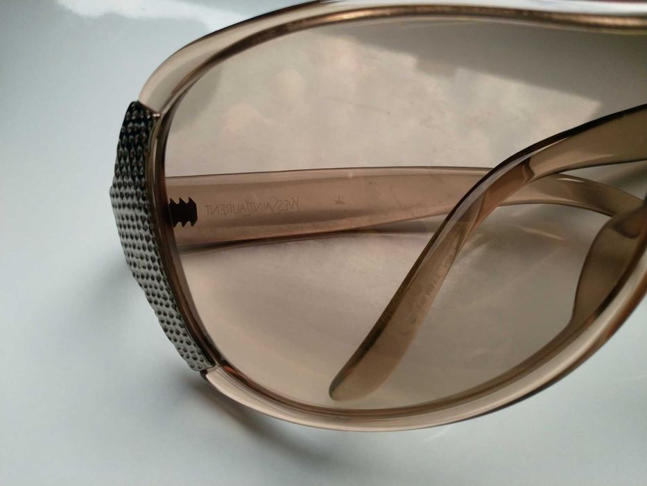Oryginalne okulary damskie Yves Saint Laurent.