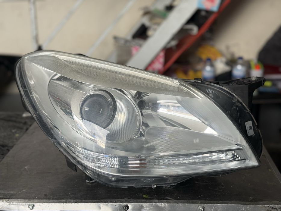 Farol direito mercedes w172 Slk 2015