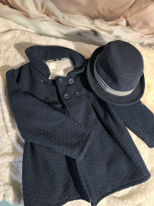 Plaszczyk granatowy dla elegantki i kapelusz 110-116 Jasper Konran