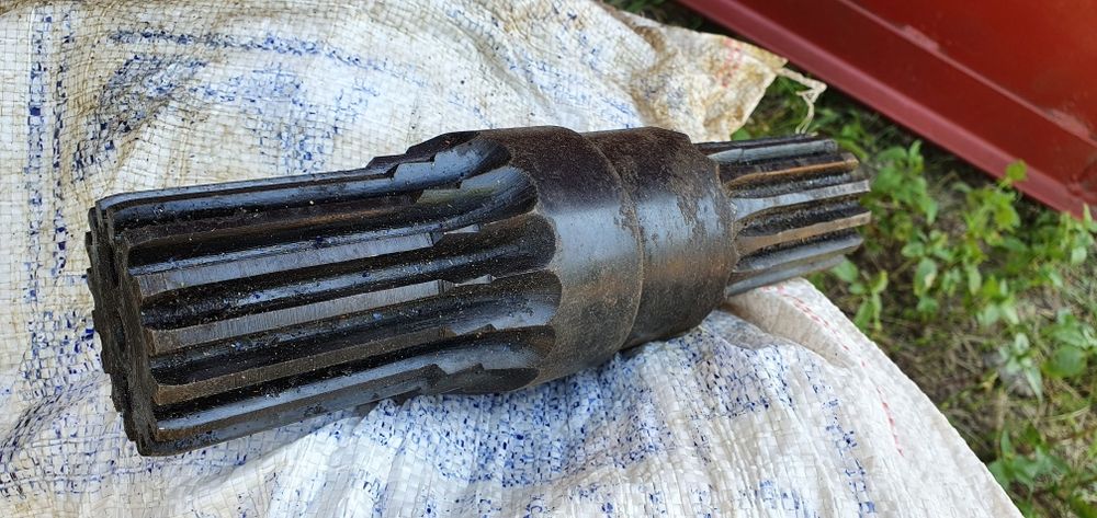 Вал - шестерня с редуктора механизма поворота автокрана КС3562Б