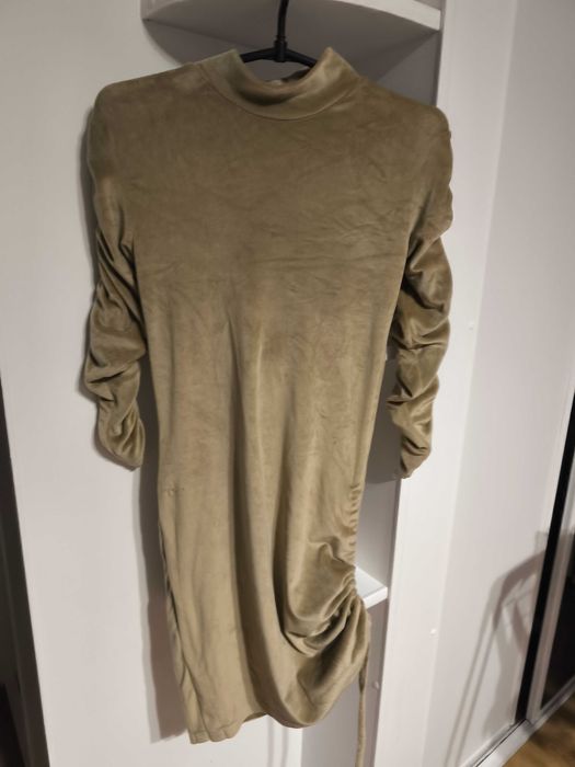 Sukienka welurowa z marszczeniami