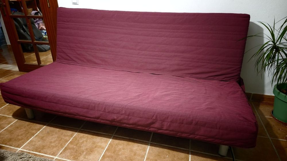 sofá cama IKEA cor beringela