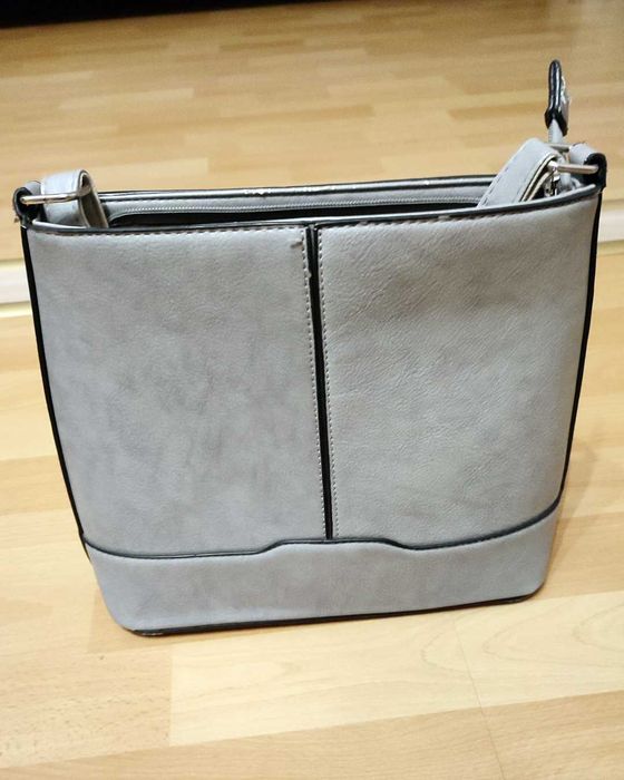 Szara torebka na ramię – pojemna