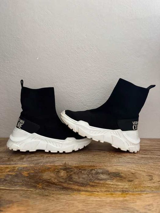 Czarne sneakersy wysokie skarpetkowe Versace Jeans Couture 37