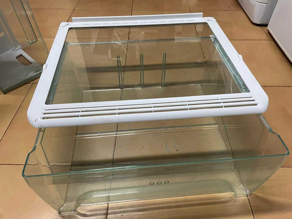 Peças / Gavetas Frigorífico Electrolux, AEG Santo e IKEA Frostig