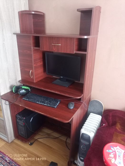 Продам комп'ютерний стіл