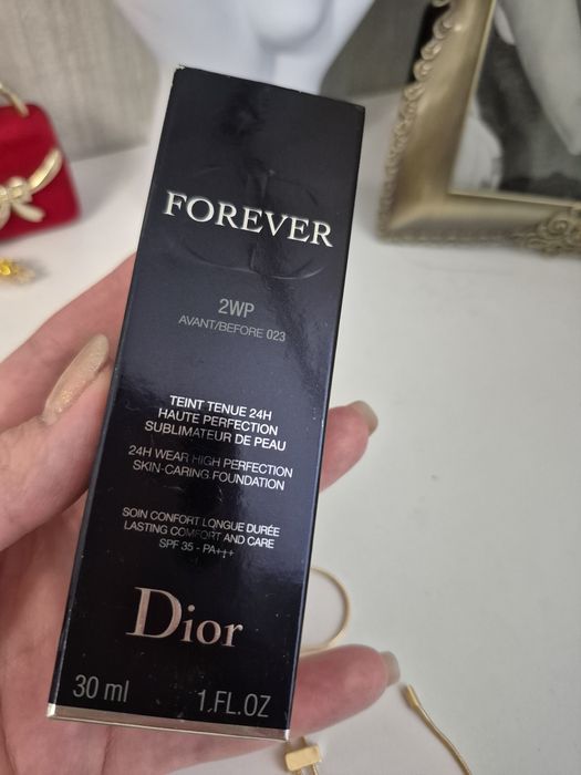 Тональний крем Dior Forever Skin Glow Foundation