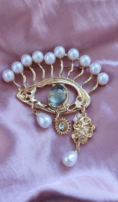 Унікальні брошки око Скіапареллі стиль . різні