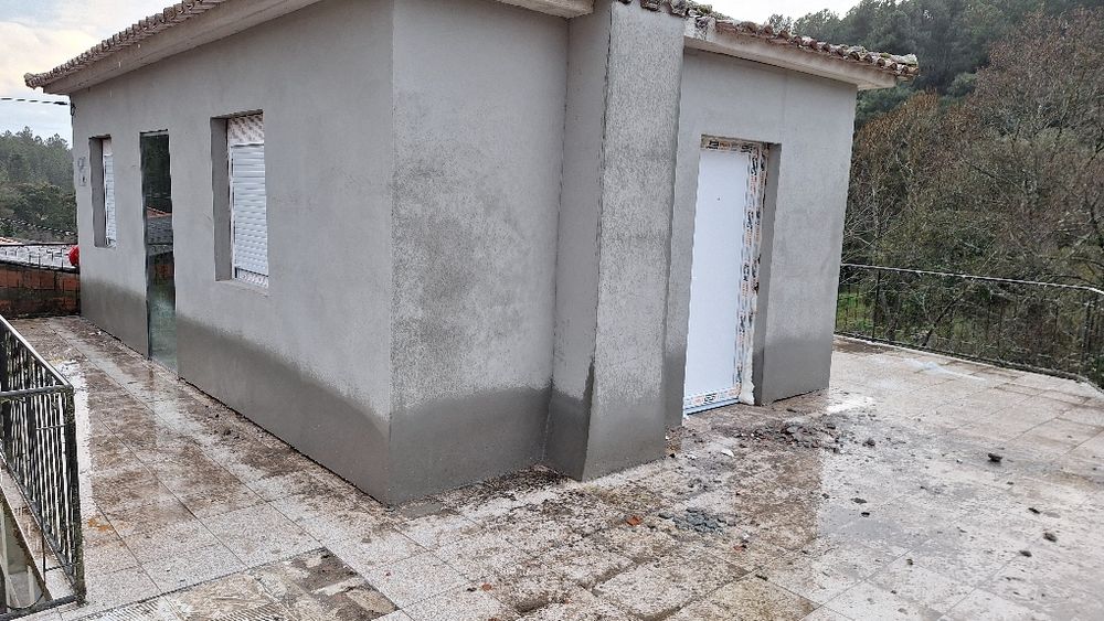 Moradia V4 em fase de requalificação