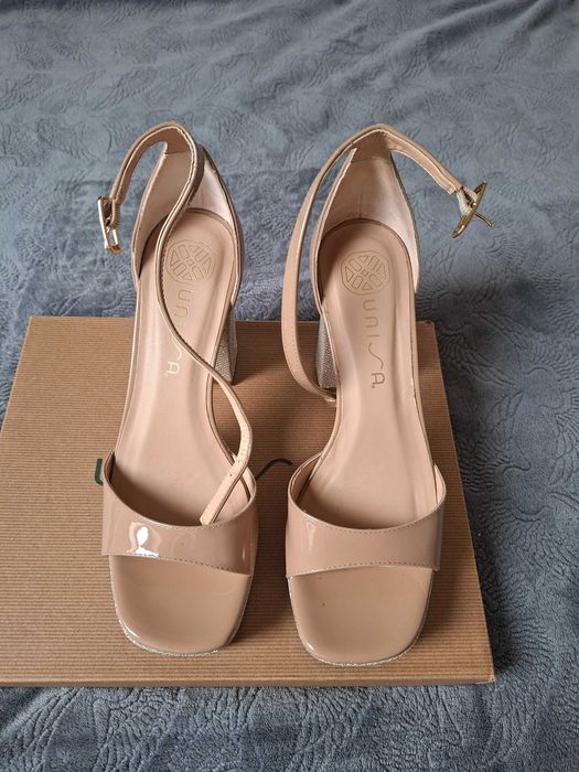 Przepiękne sandałki na platformie r 38