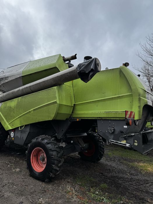 Claas Tucano 320 комбайн