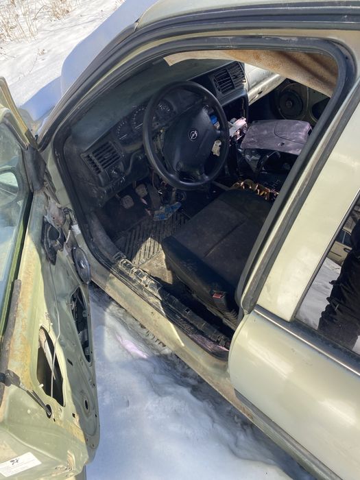 Розбір по запчастинах автомобіля опель векра б 1.6
