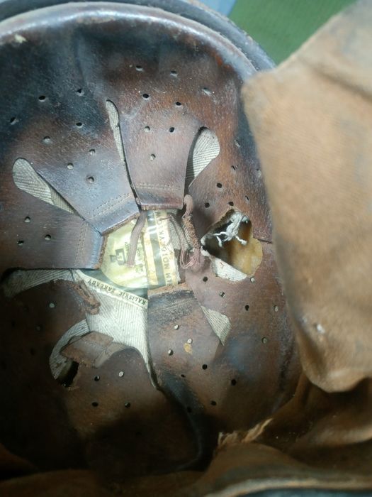 Stary PRL  kask  orzeszek  wyprzedaż garażowa kolekcji