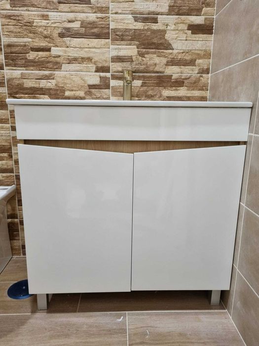 Móvel para casa de banho e porta de varanda