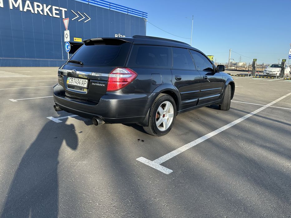 Subaru Outback 3.0 AWD symmetrical