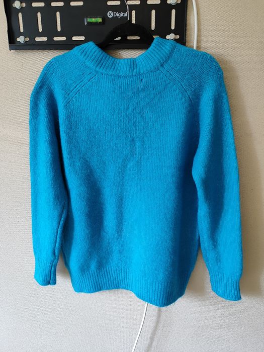 Теплий блакитний пуловер