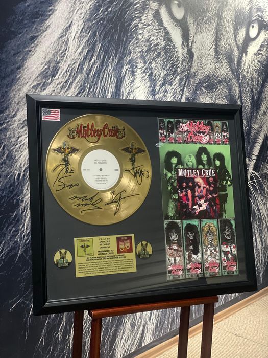 Iron Maiden – Winylowa Płyta w Ramie z Złotym Kolorem