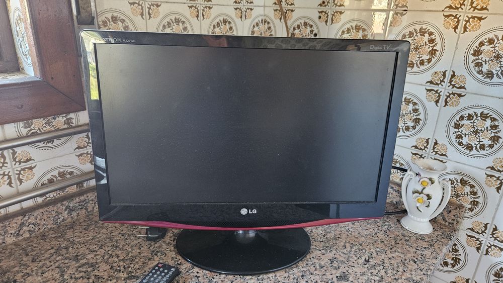 LG Flatron M227WD-PZ, 21.5" TV