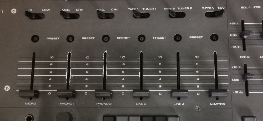 Mesa analógica Alecto PRO-77E