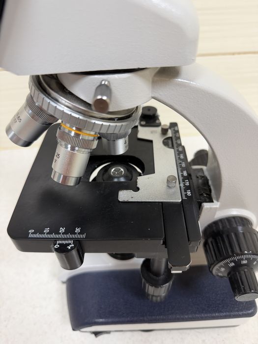 Мікроскоп XS-910