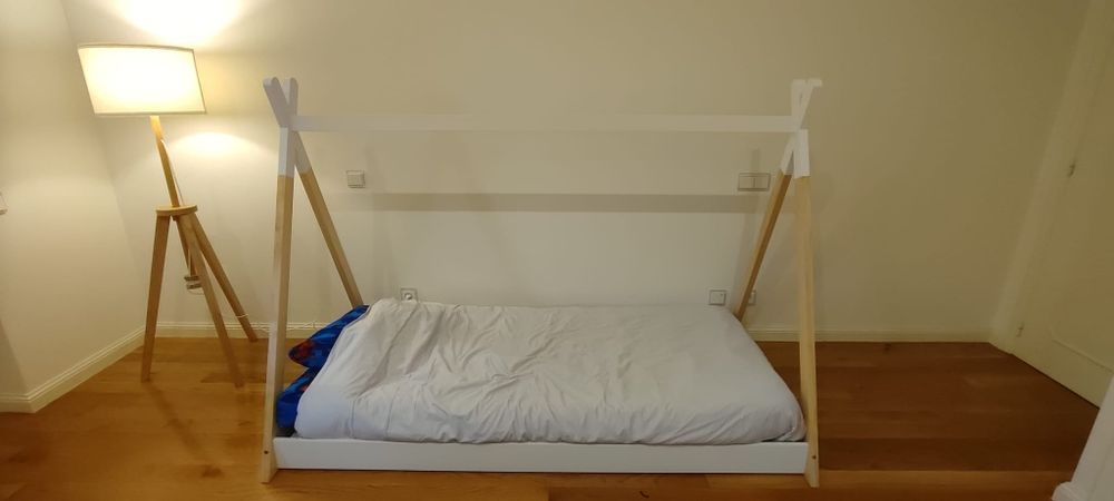 Cama Montessori em madeira e lacado branco 200x90 cm colchão incluido