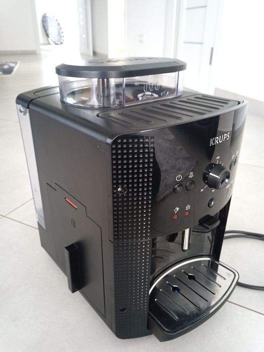 Продам кавоварку Krups EA81